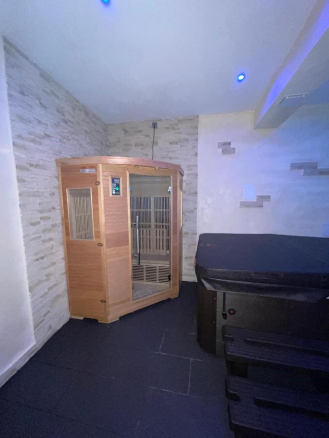 Logis Hotel Galland Lapalisse Eksteriør bilde