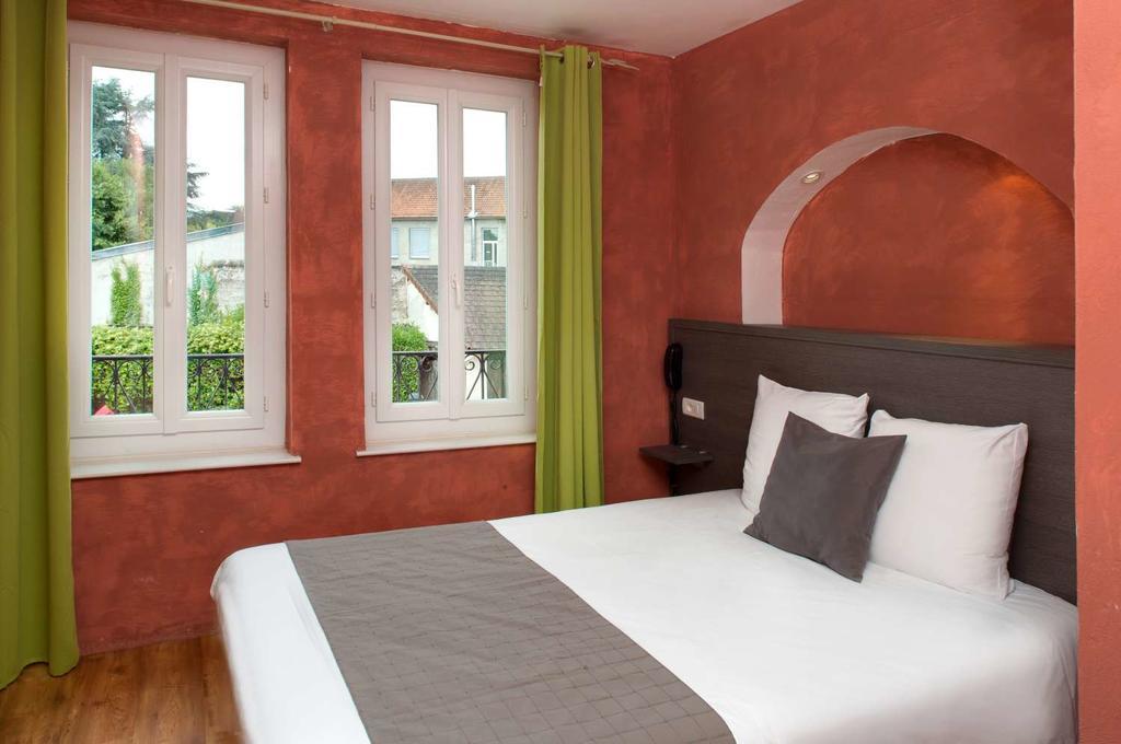 Logis Hotel Galland Lapalisse Eksteriør bilde